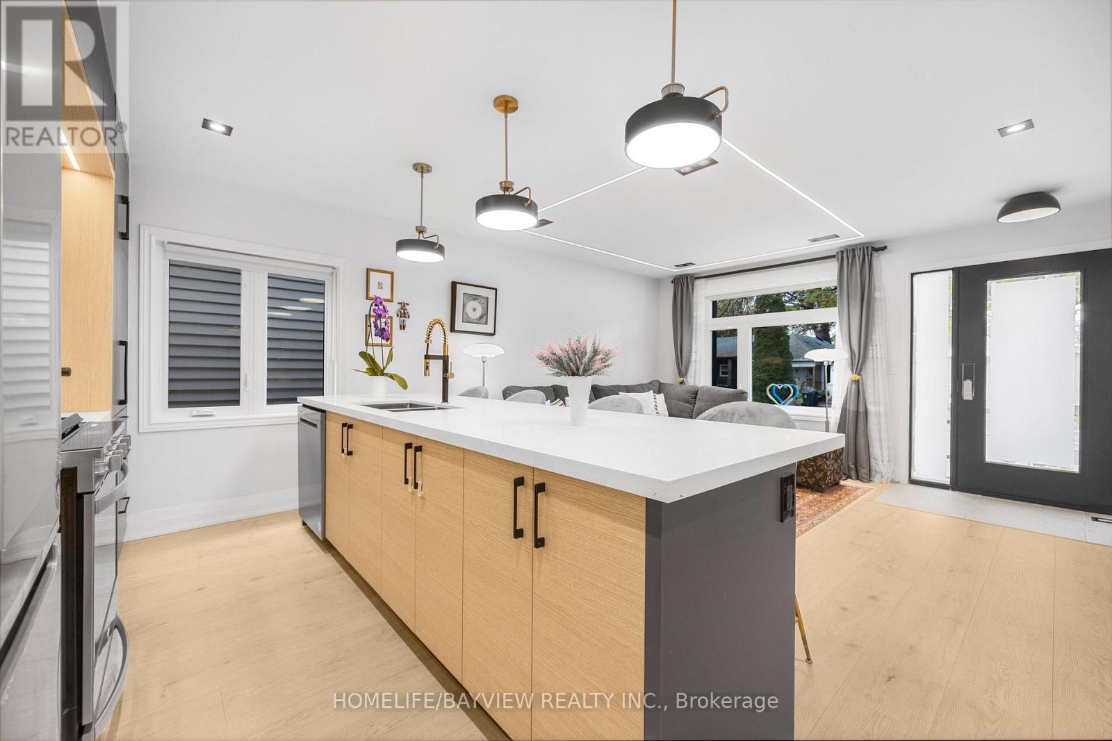 9 Kenworthy Avenue, Toronto (Oakridge), Ontario  M1L 3B1 - Photo 11 - E12485287