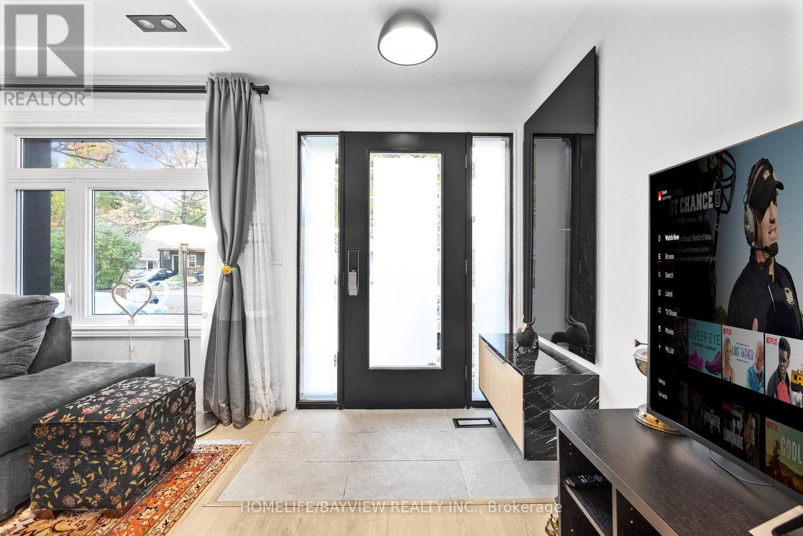 9 Kenworthy Avenue, Toronto (Oakridge), Ontario  M1L 3B1 - Photo 4 - E12485287