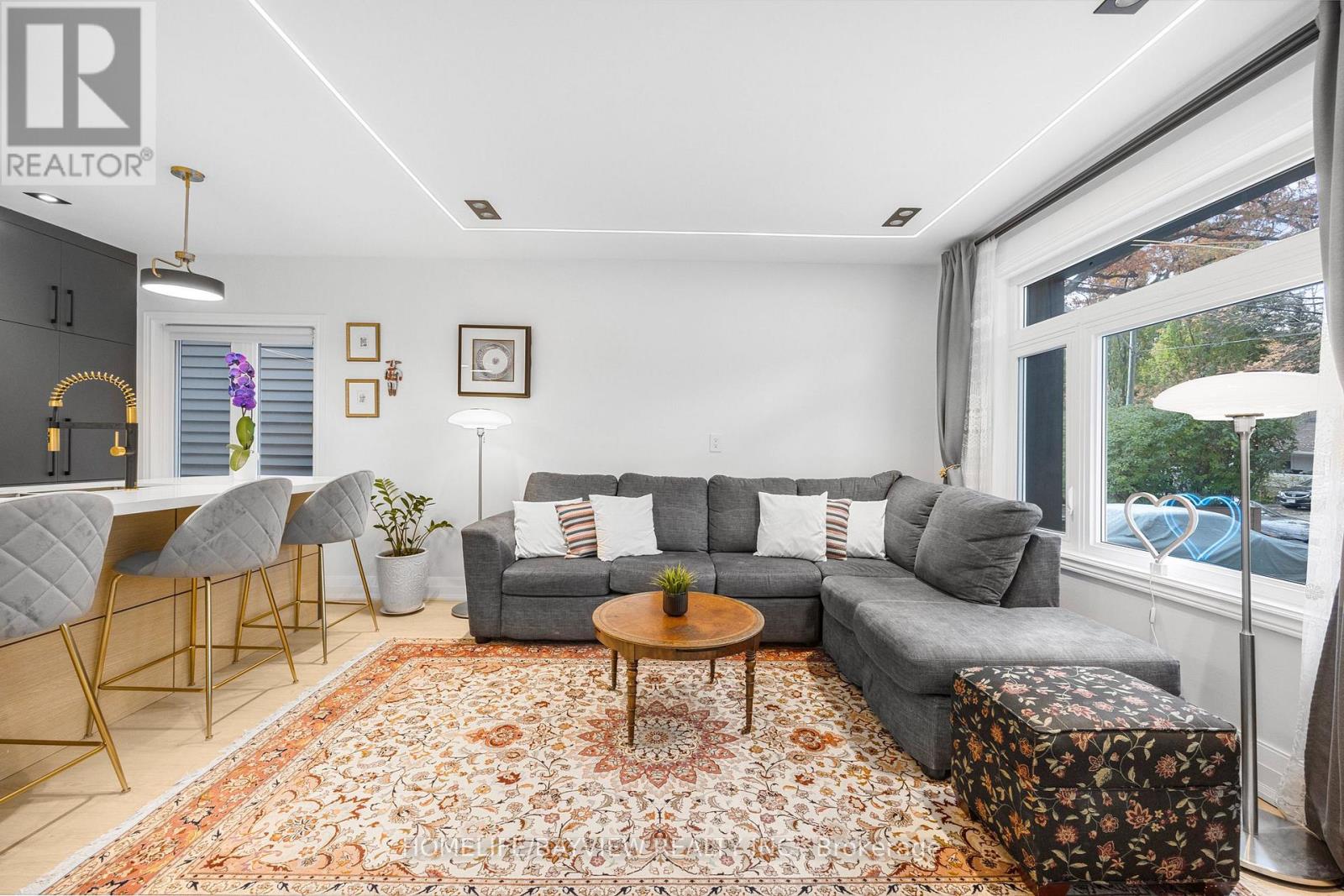 9 Kenworthy Avenue, Toronto (Oakridge), Ontario  M1L 3B1 - Photo 8 - E12485287