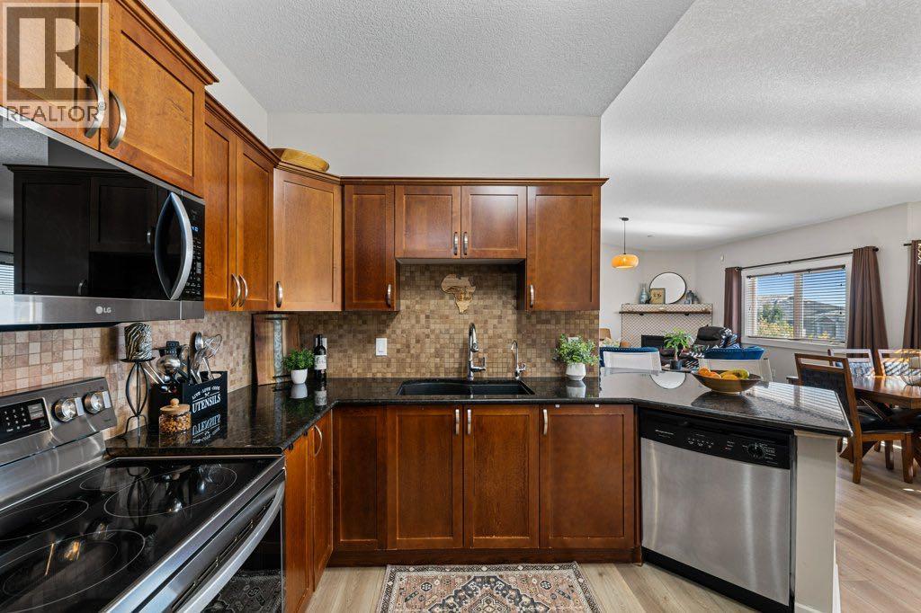 528 Rocky Vista Gardens Nw, Calgary, Alberta  T3G 0B7 - Photo 2 - A2259681