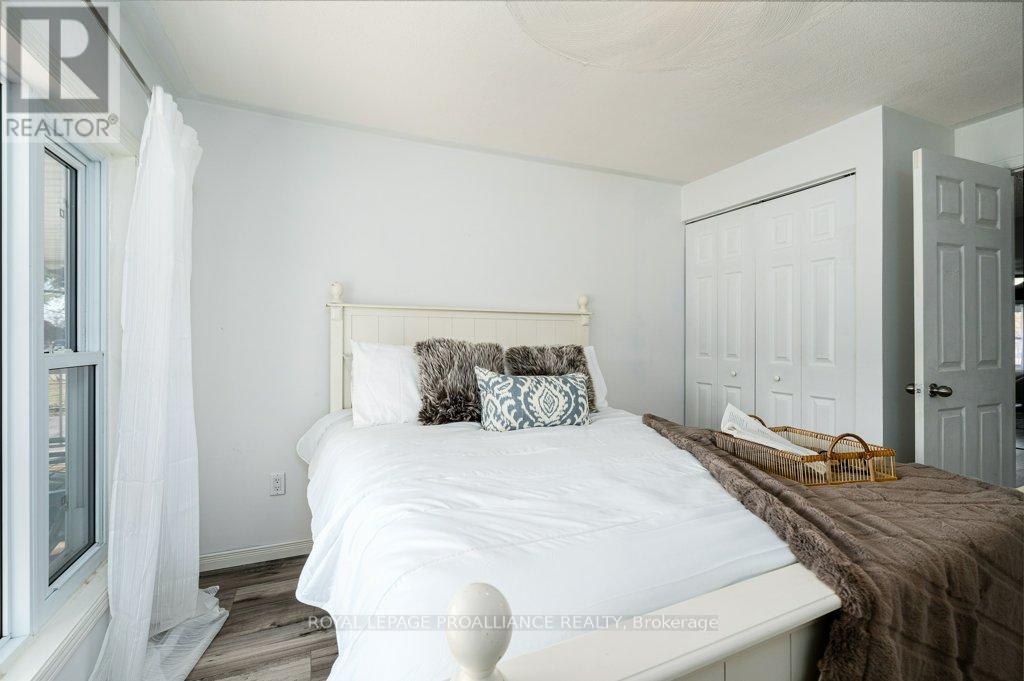 262 South Trent Street, Quinte West, Ontario K0K 1C0 - Photo 10 - X12485381