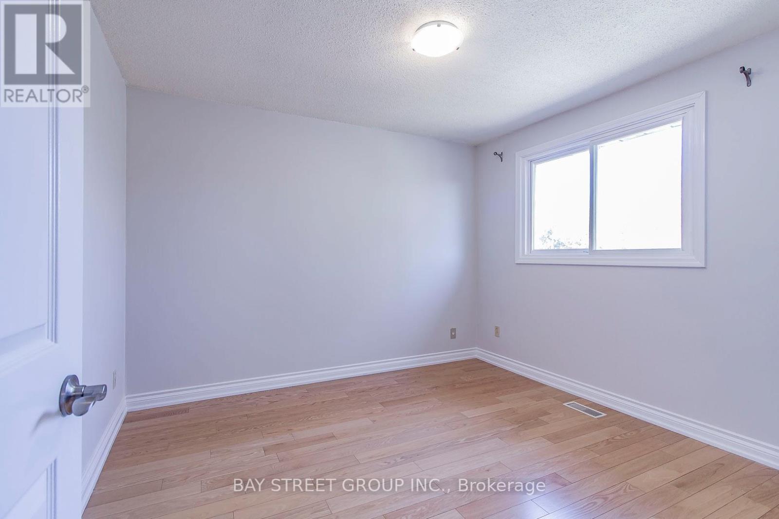 300 Fincham Avenue, Markham, Ontario  L3P 4E7 - Photo 10 - N12485178