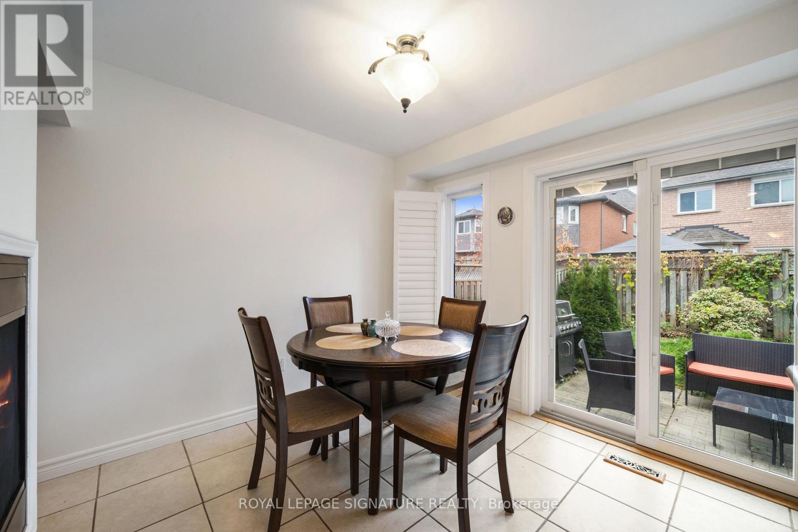 584 Willowick Drive, Newmarket, Ontario  L3X 2A9 - Photo 10 - N12485183