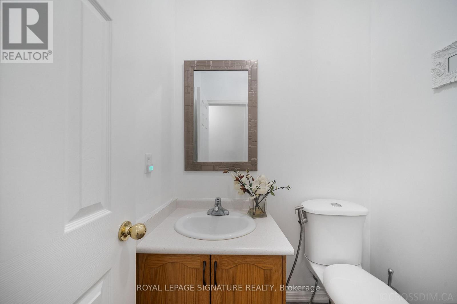 584 Willowick Drive, Newmarket, Ontario  L3X 2A9 - Photo 12 - N12485183