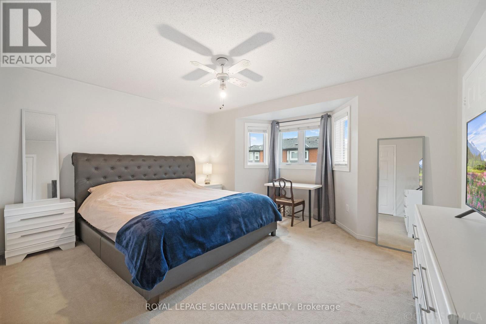 584 Willowick Drive, Newmarket, Ontario  L3X 2A9 - Photo 13 - N12485183