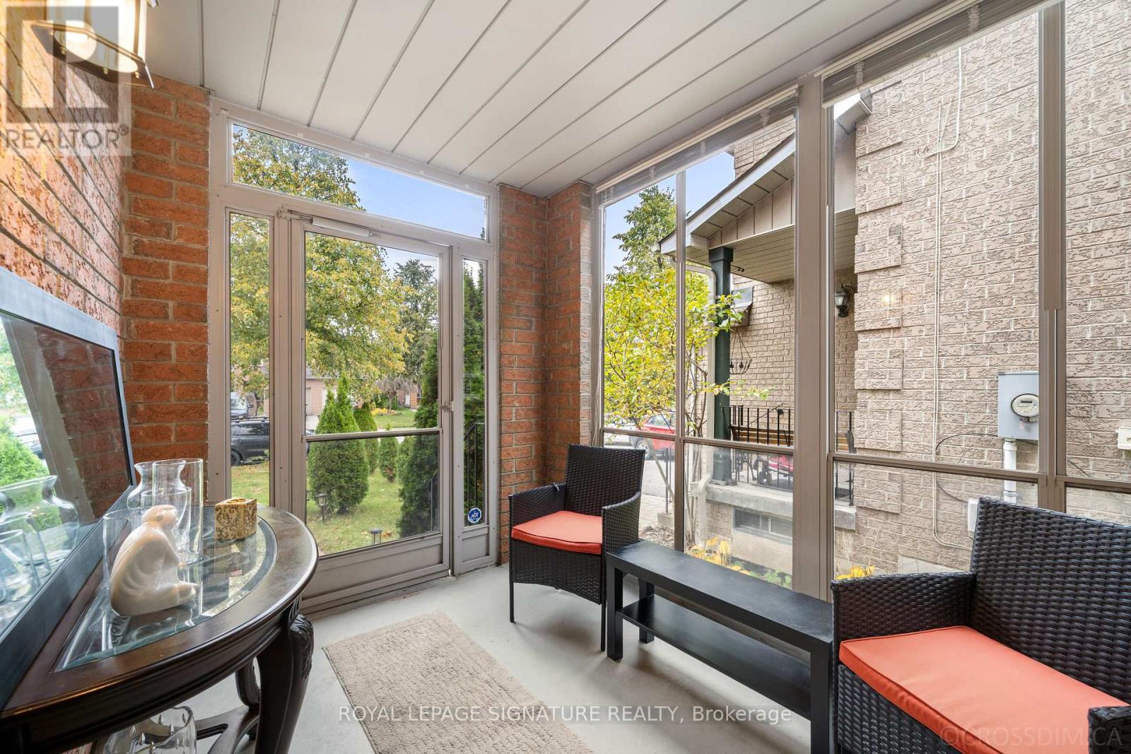 584 Willowick Drive, Newmarket, Ontario  L3X 2A9 - Photo 3 - N12485183