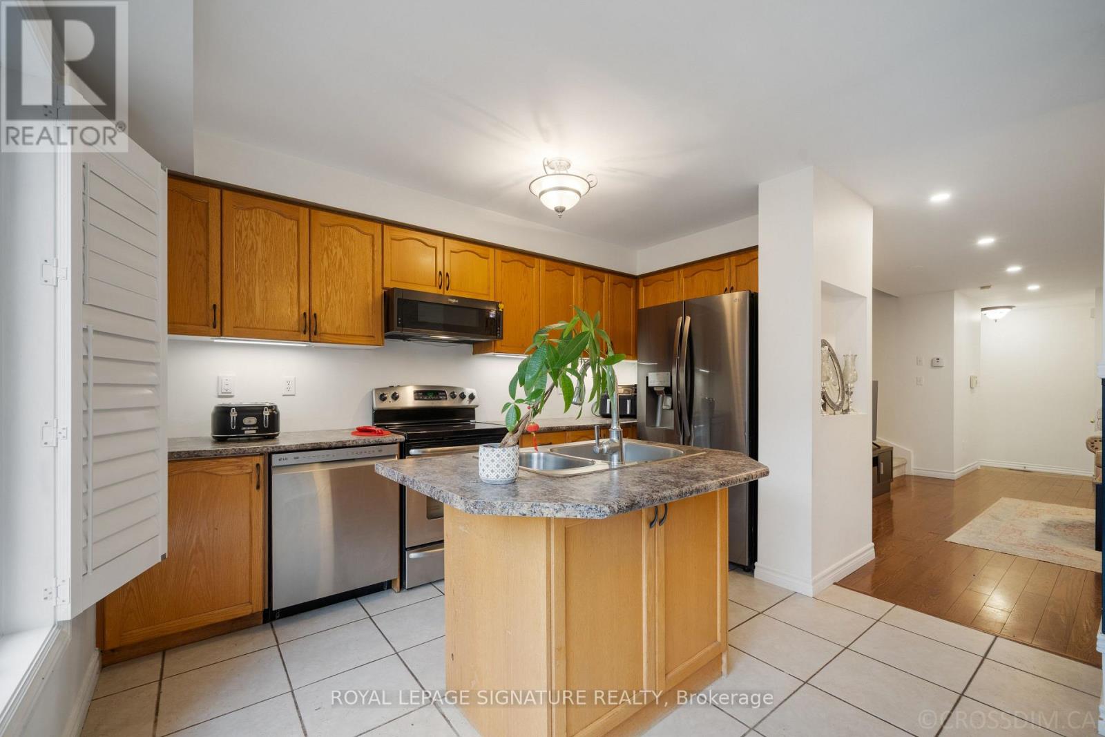 584 Willowick Drive, Newmarket, Ontario  L3X 2A9 - Photo 8 - N12485183