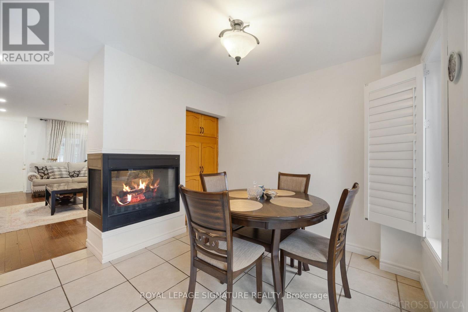 584 Willowick Drive, Newmarket, Ontario  L3X 2A9 - Photo 9 - N12485183