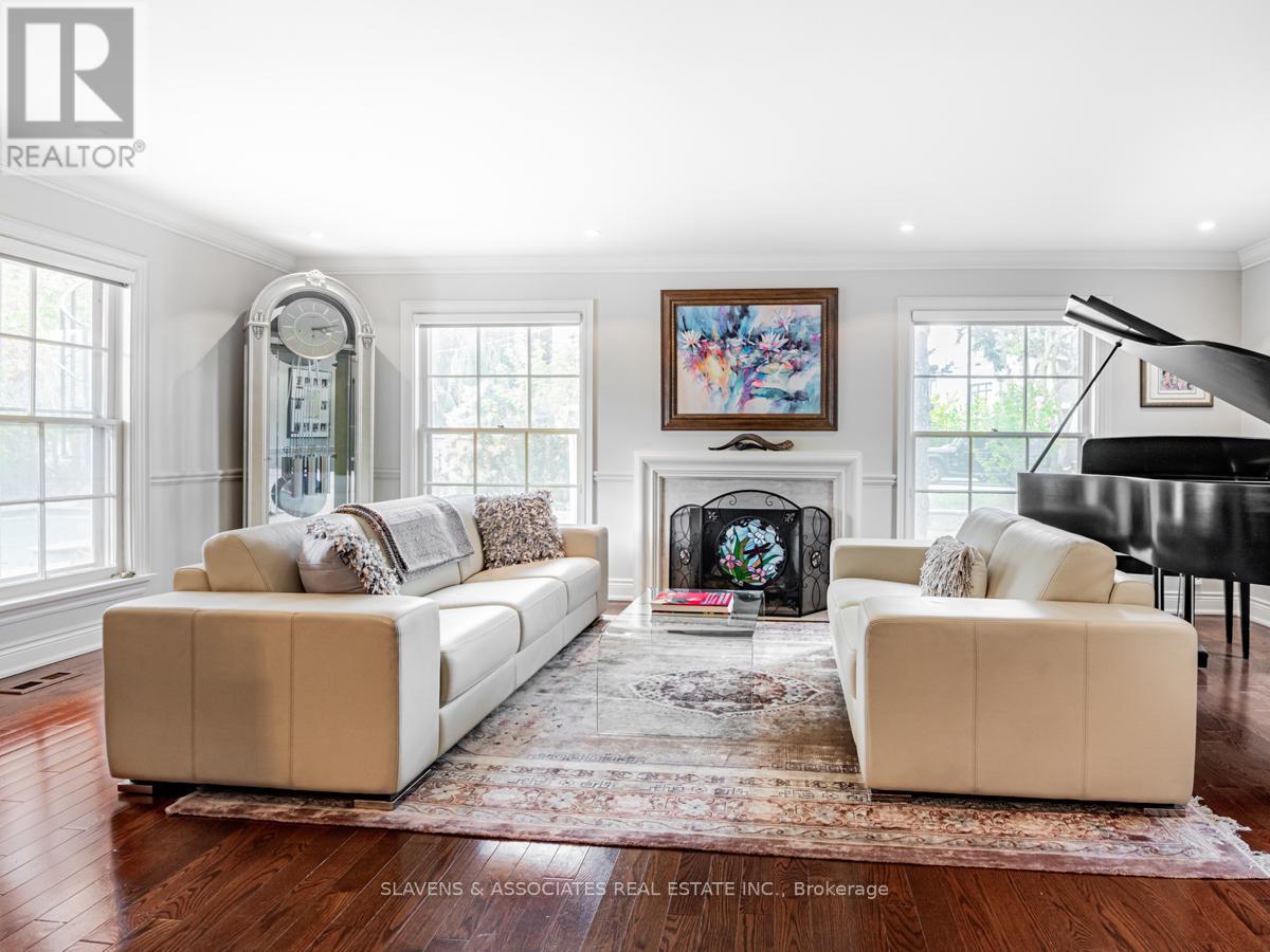 18 Hammok Crescent, Markham, Ontario  L3T 2W9 - Photo 3 - N12485188