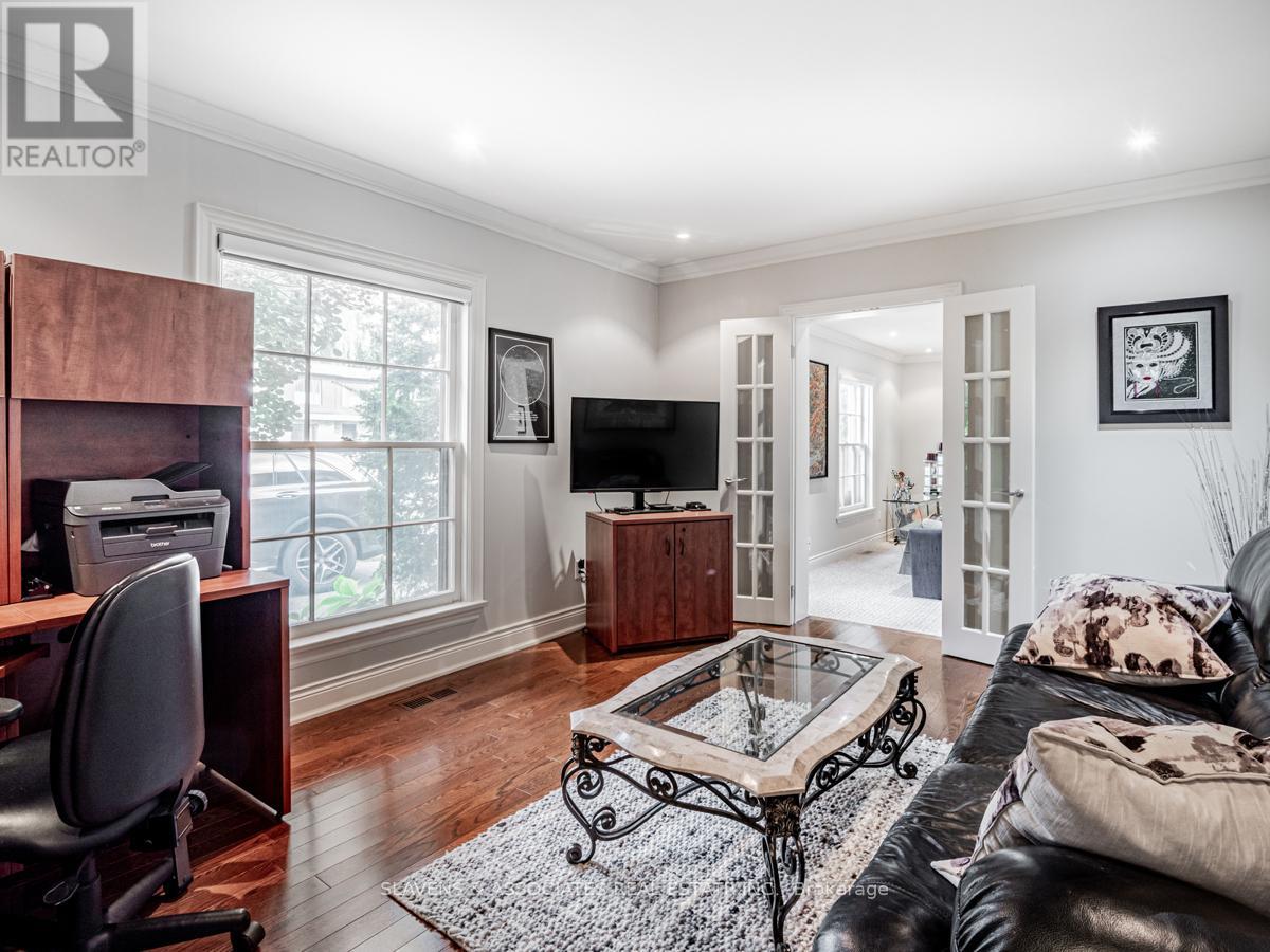 18 Hammok Crescent, Markham, Ontario  L3T 2W9 - Photo 4 - N12485188