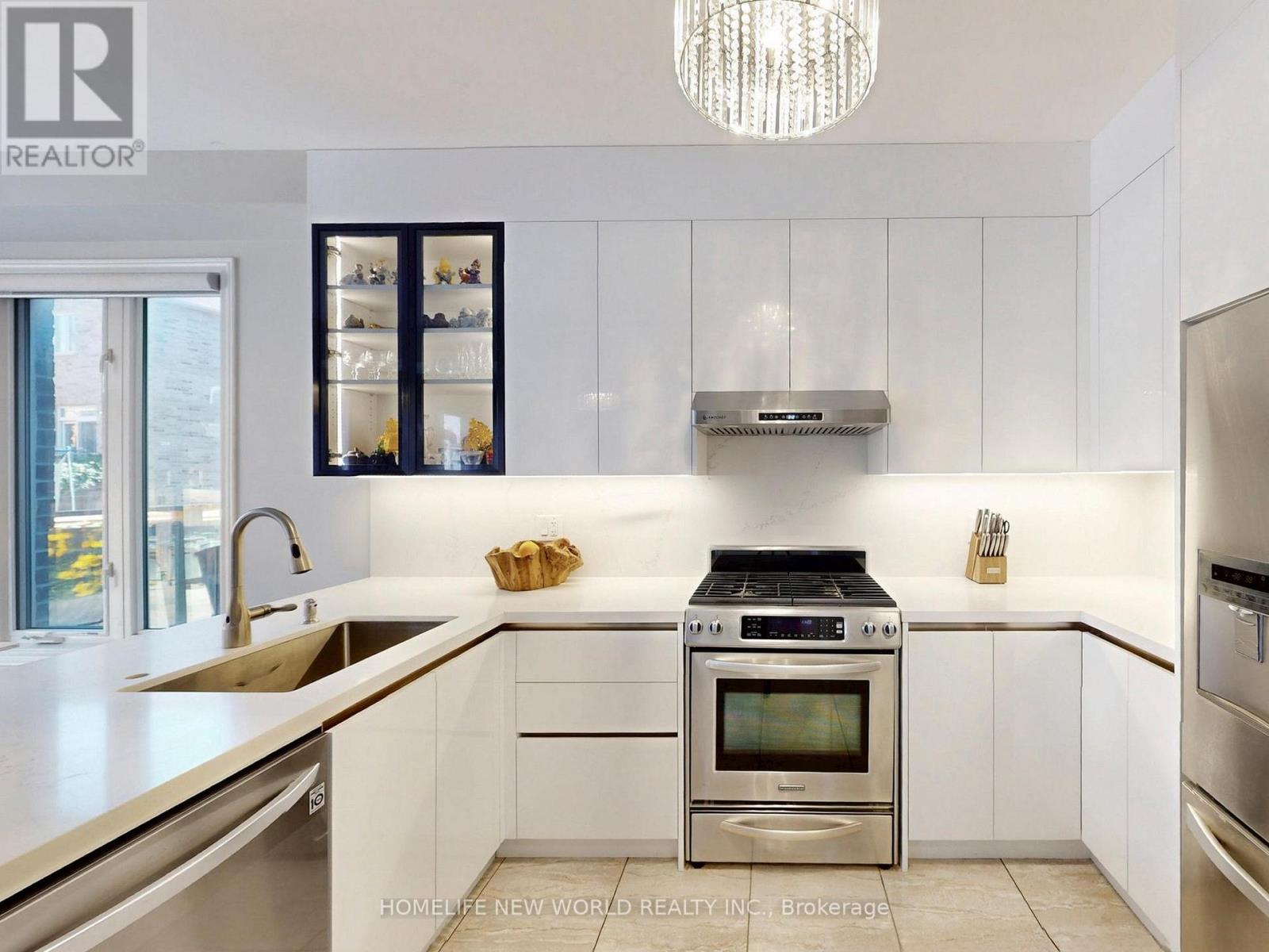 35 Harbord Street, Markham, Ontario  L6C 0X1 - Photo 11 - N12485200