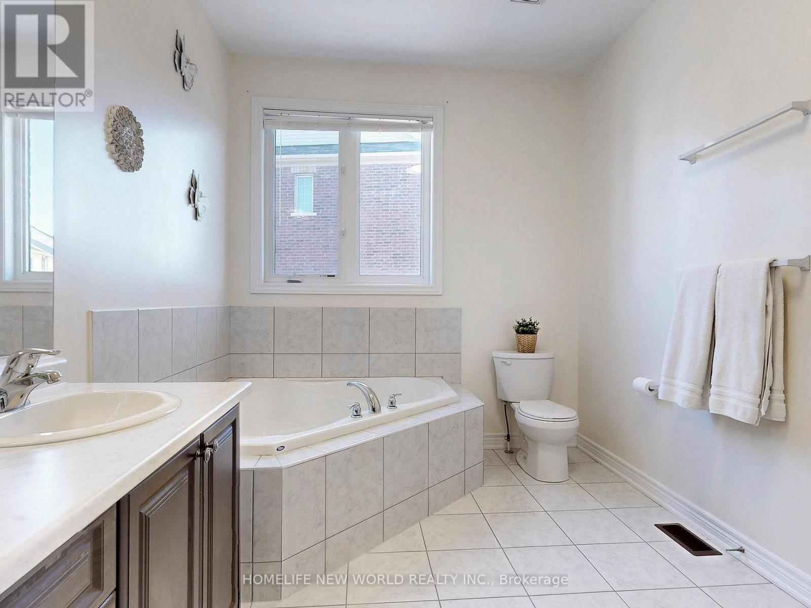 35 Harbord Street, Markham, Ontario  L6C 0X1 - Photo 19 - N12485200