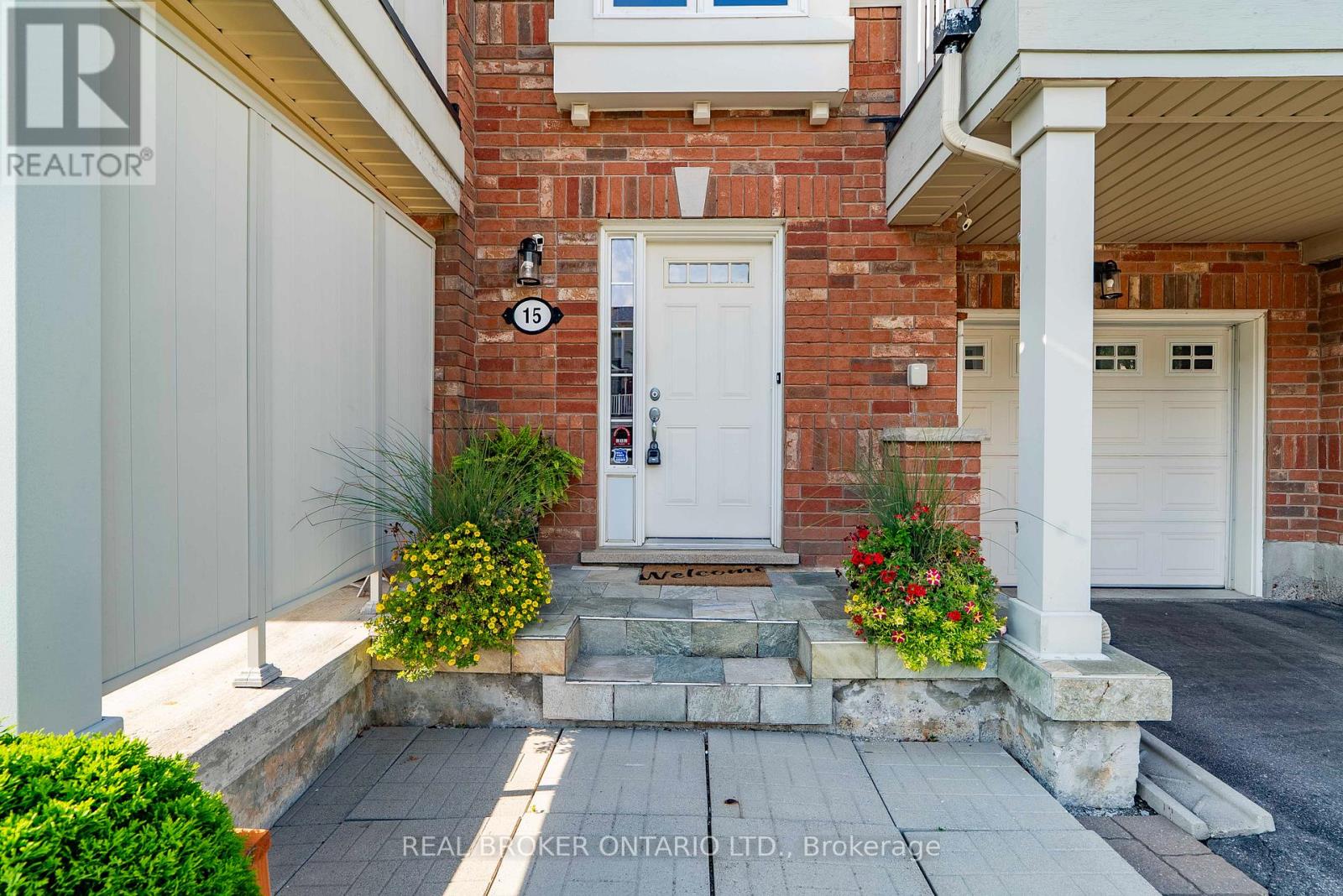 15 Muston Lane, Whitchurch-Stouffville, Ontario  L4A 0P9 - Photo 3 - N12485230