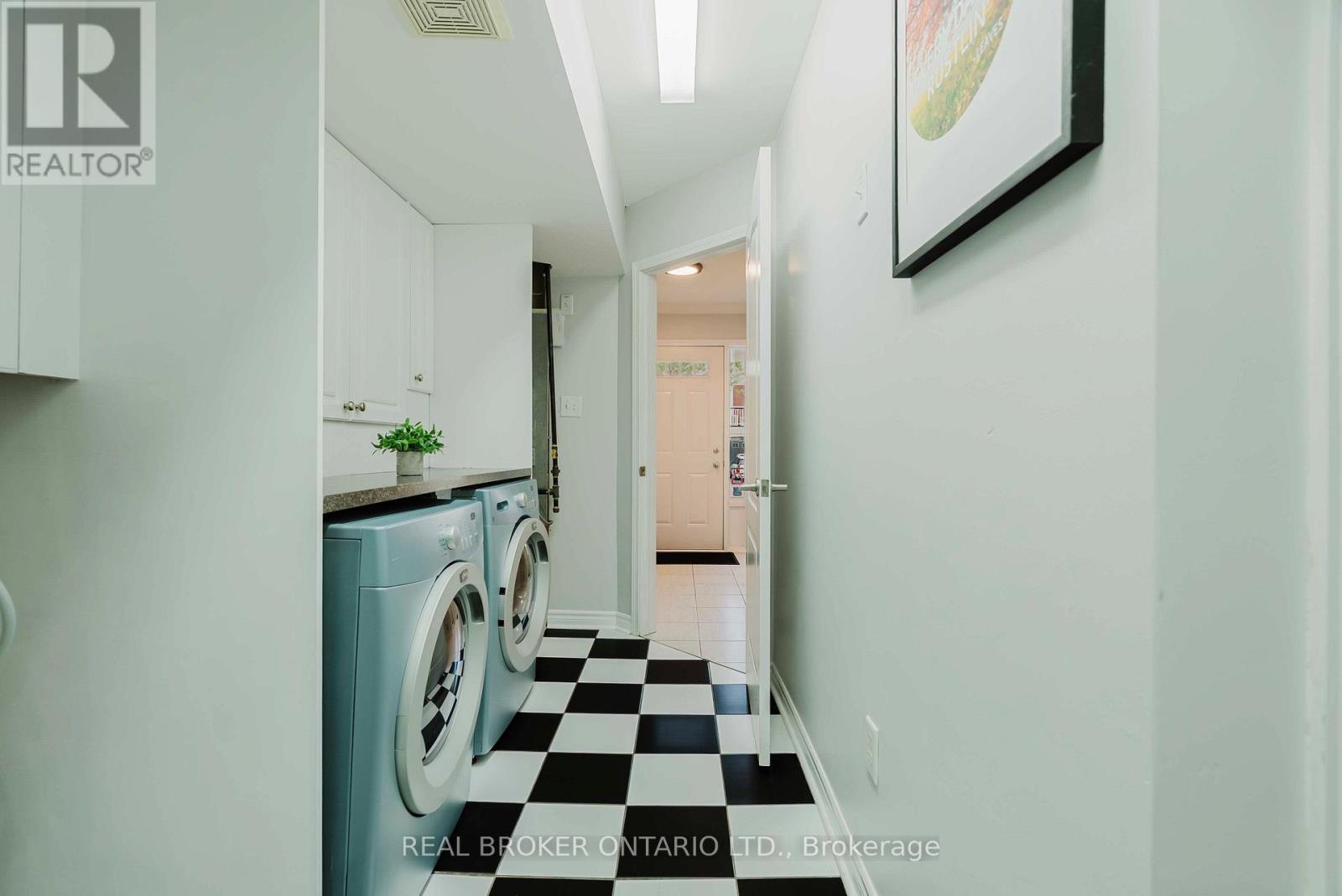 15 Muston Lane, Whitchurch-Stouffville, Ontario  L4A 0P9 - Photo 5 - N12485230