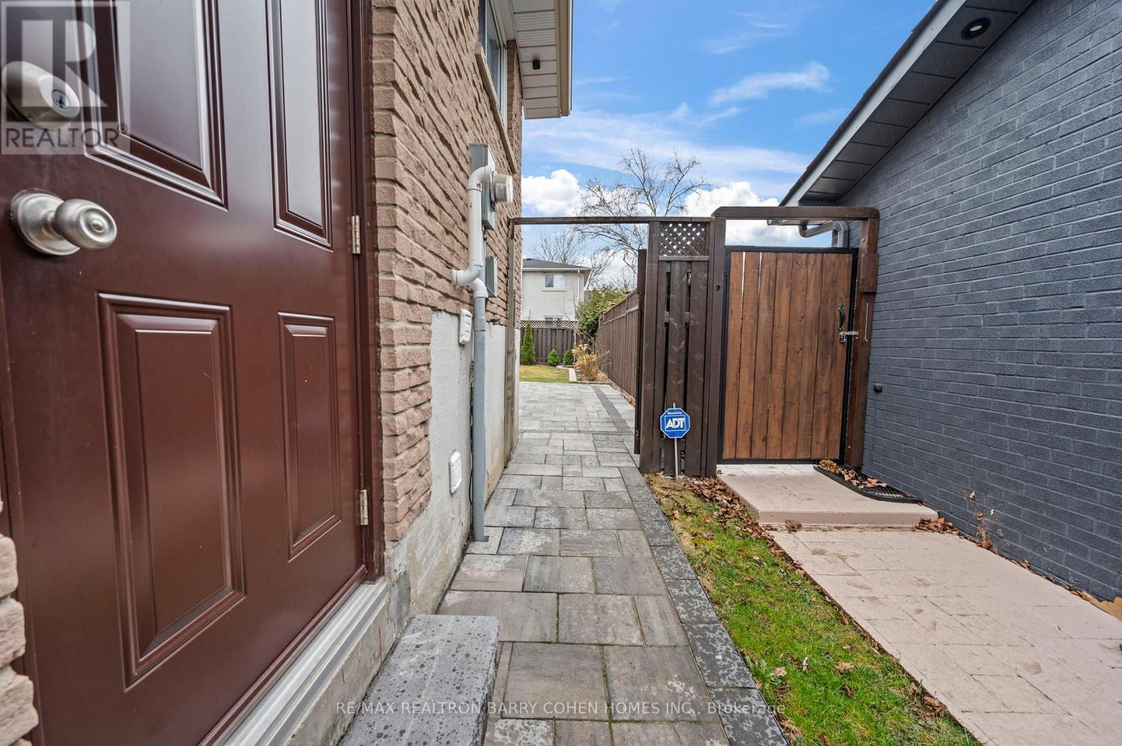 Basement & Back Main Lvl. - 194 Romfield Circuit, Markham, Ontario  L3T 3J1 - Photo 27 - N12485254