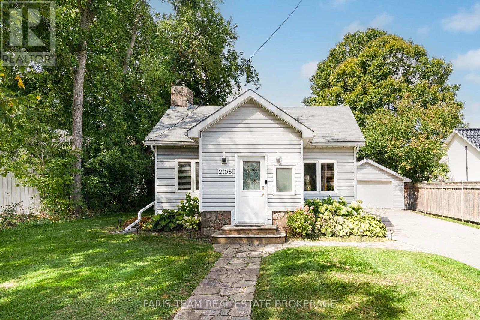 2108 Victoria Street, Innisfil, Ontario  L9S 1K4 - Photo 3 - N12485266