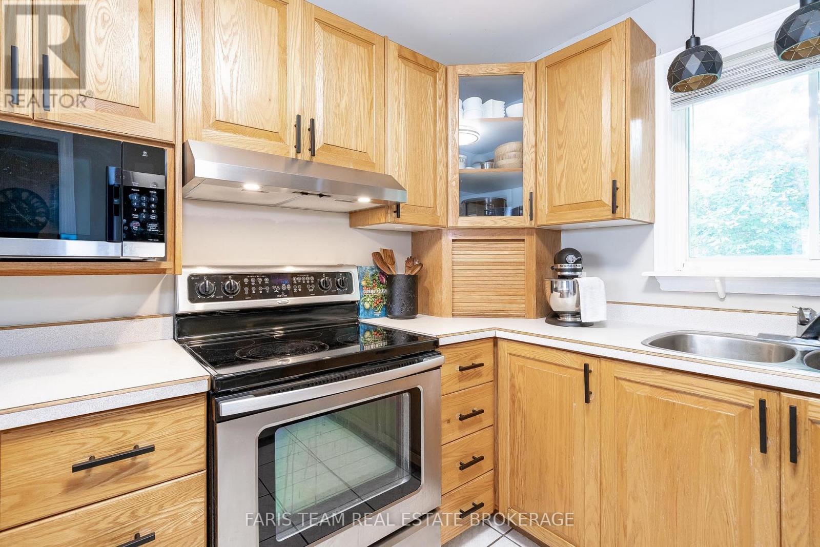 2108 Victoria Street, Innisfil, Ontario  L9S 1K4 - Photo 6 - N12485266