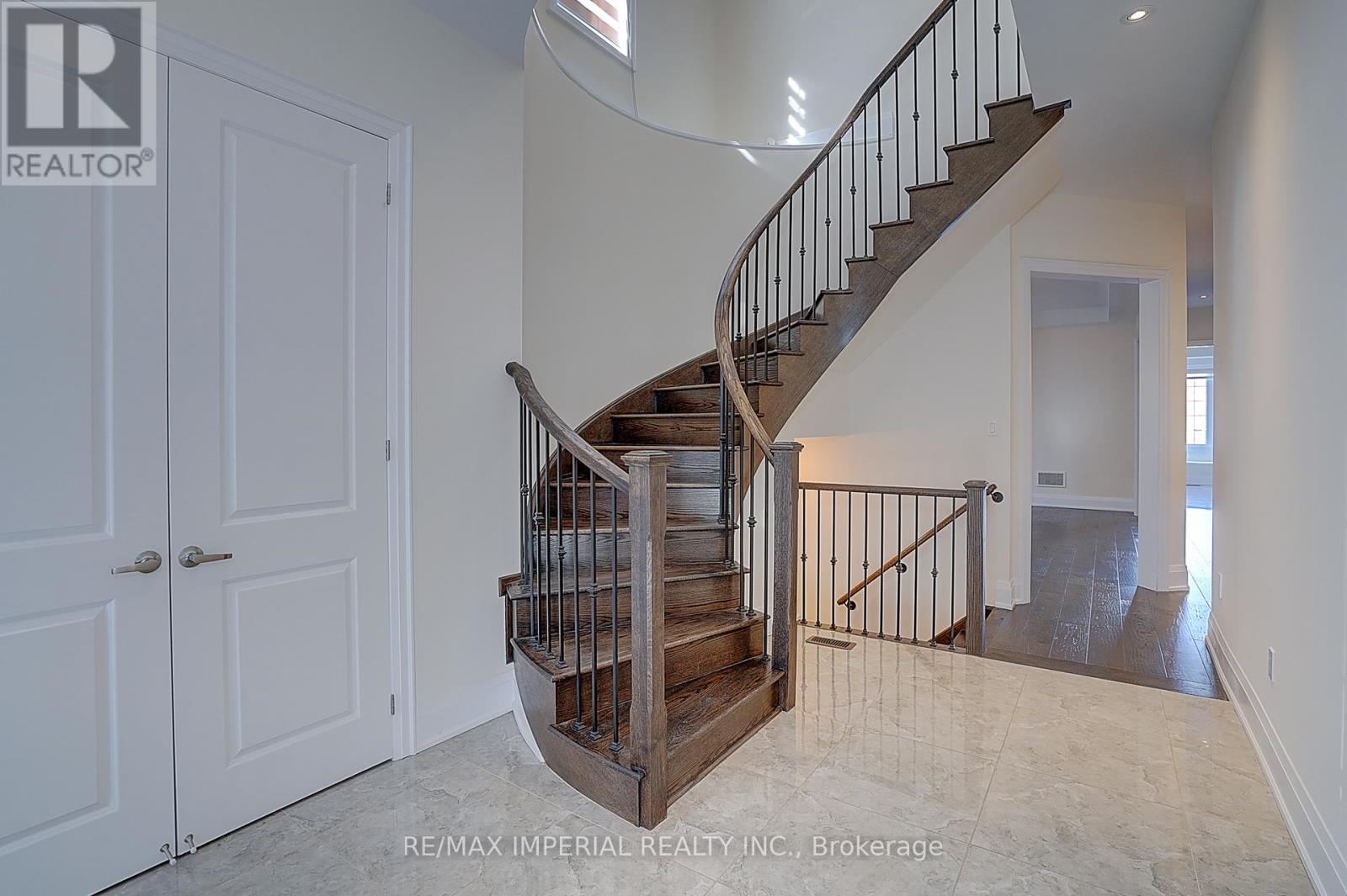 30 Orwell Drive, Vaughan, Ontario  L4H 4P7 - Photo 6 - N12485307