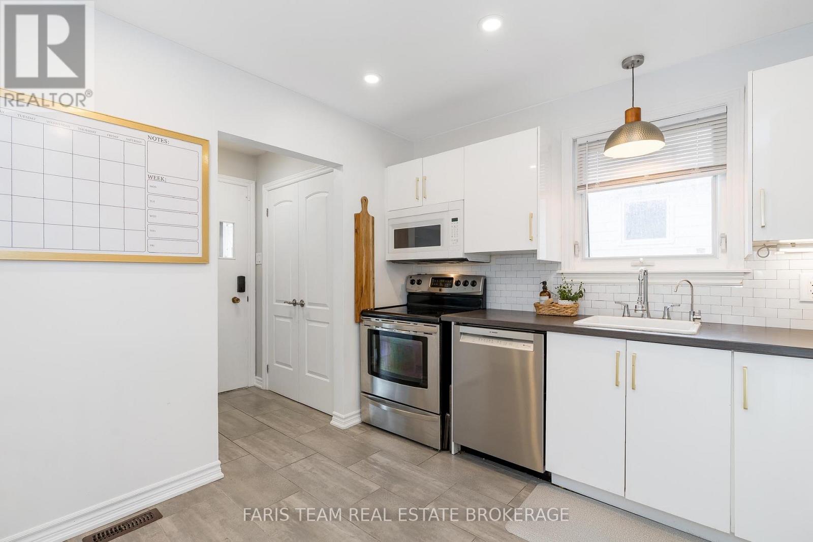 32 Burbank Place, Barrie (Wellington), Ontario  L4M 2S8 - Photo 10 - S12485262