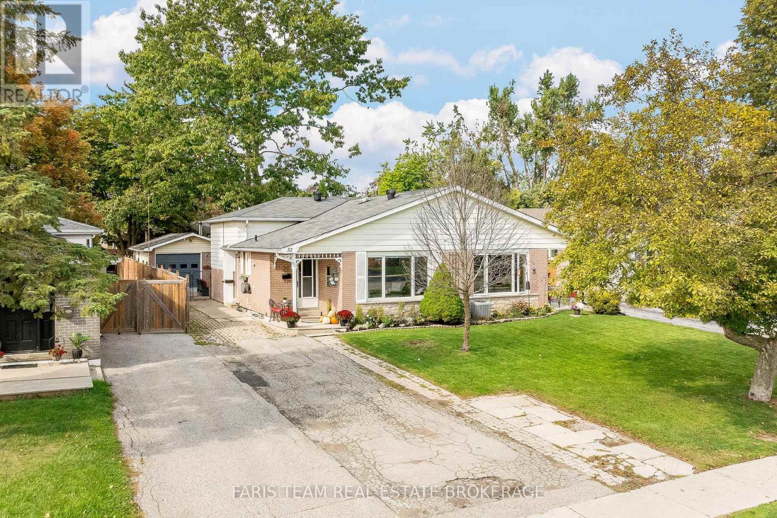 32 Burbank Place, Barrie (Wellington), Ontario  L4M 2S8 - Photo 3 - S12485262