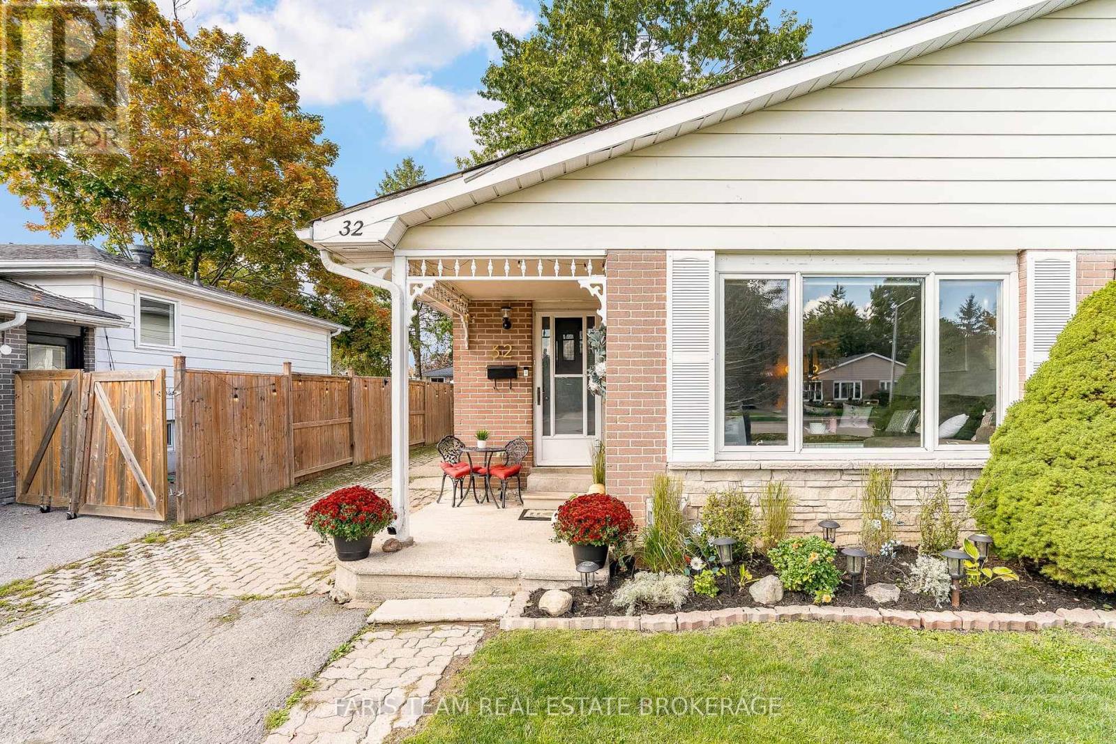 32 Burbank Place, Barrie (Wellington), Ontario  L4M 2S8 - Photo 6 - S12485262