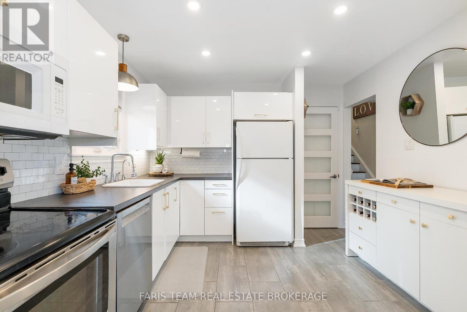 32 Burbank Place, Barrie (Wellington), Ontario  L4M 2S8 - Photo 7 - S12485262