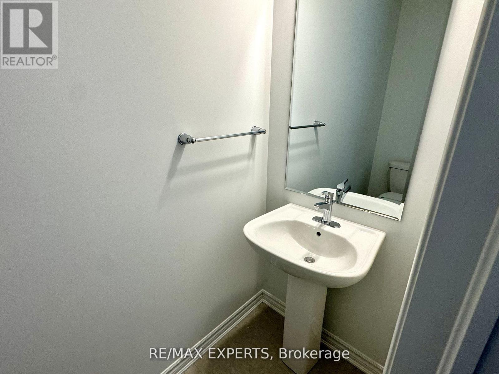 17 Pearen Lane, Barrie, Ontario  L9J 0G5 - Photo 10 - S12485270