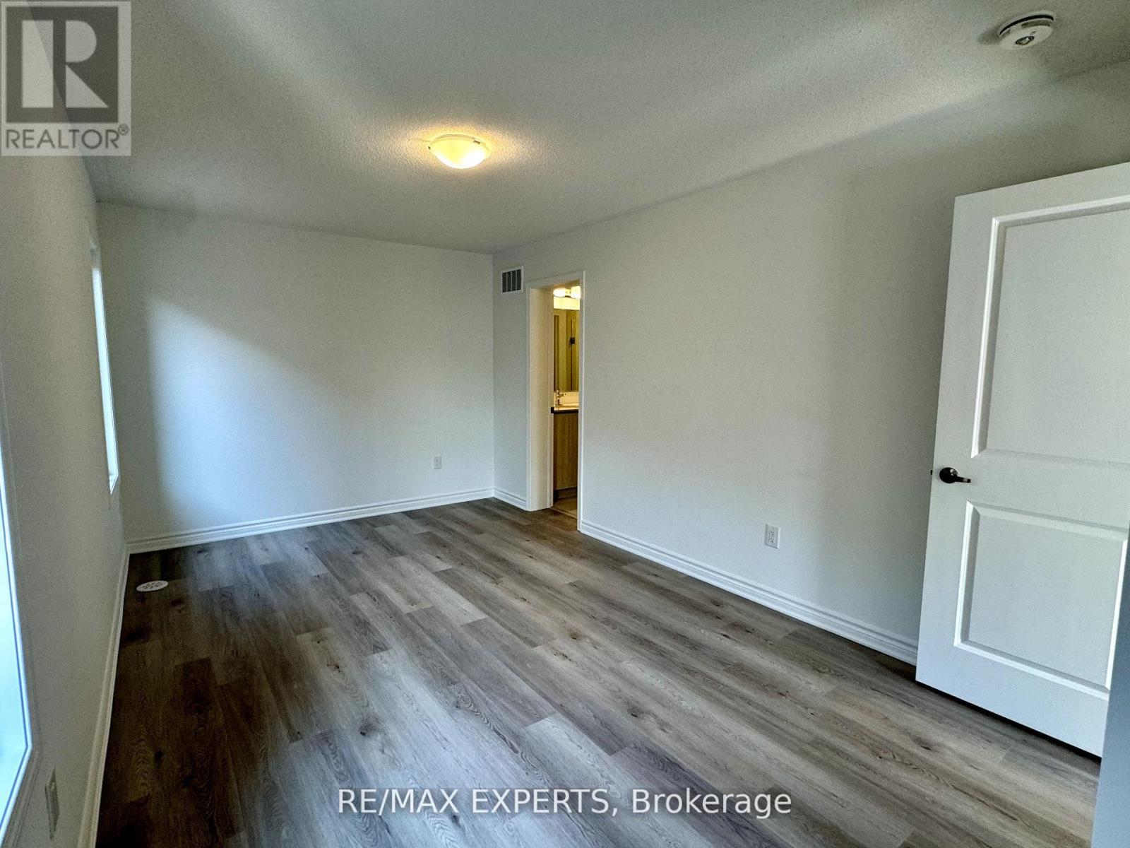 17 Pearen Lane, Barrie, Ontario  L9J 0G5 - Photo 15 - S12485270