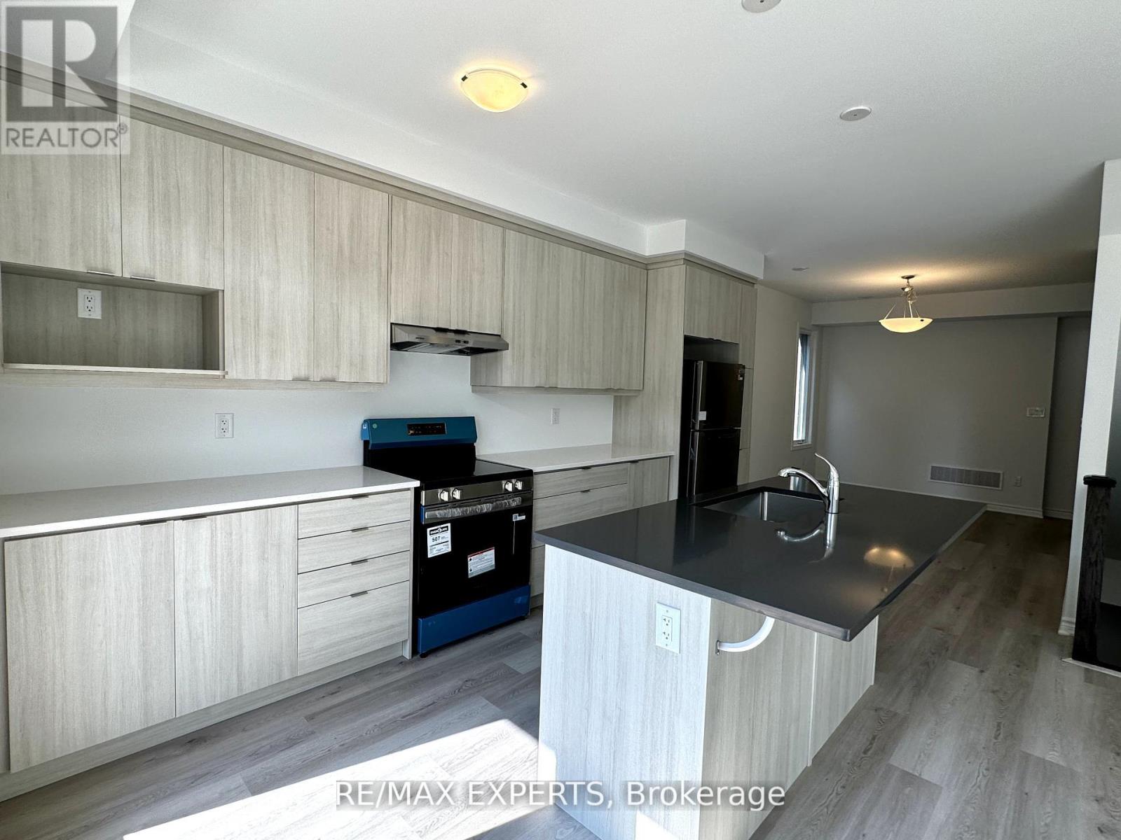 17 Pearen Lane, Barrie, Ontario  L9J 0G5 - Photo 5 - S12485270