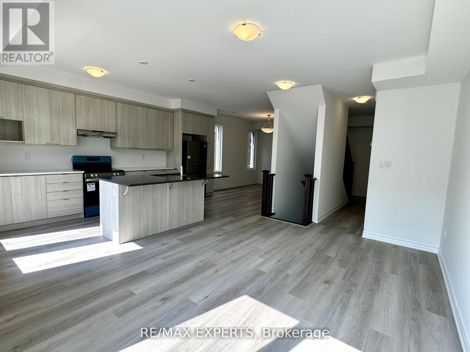 17 Pearen Lane, Barrie, Ontario  L9J 0G5 - Photo 6 - S12485270