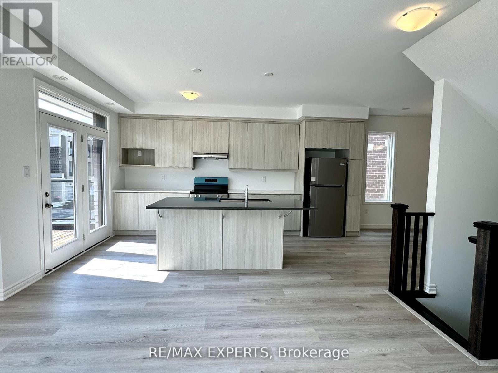 17 Pearen Lane, Barrie, Ontario  L9J 0G5 - Photo 7 - S12485270