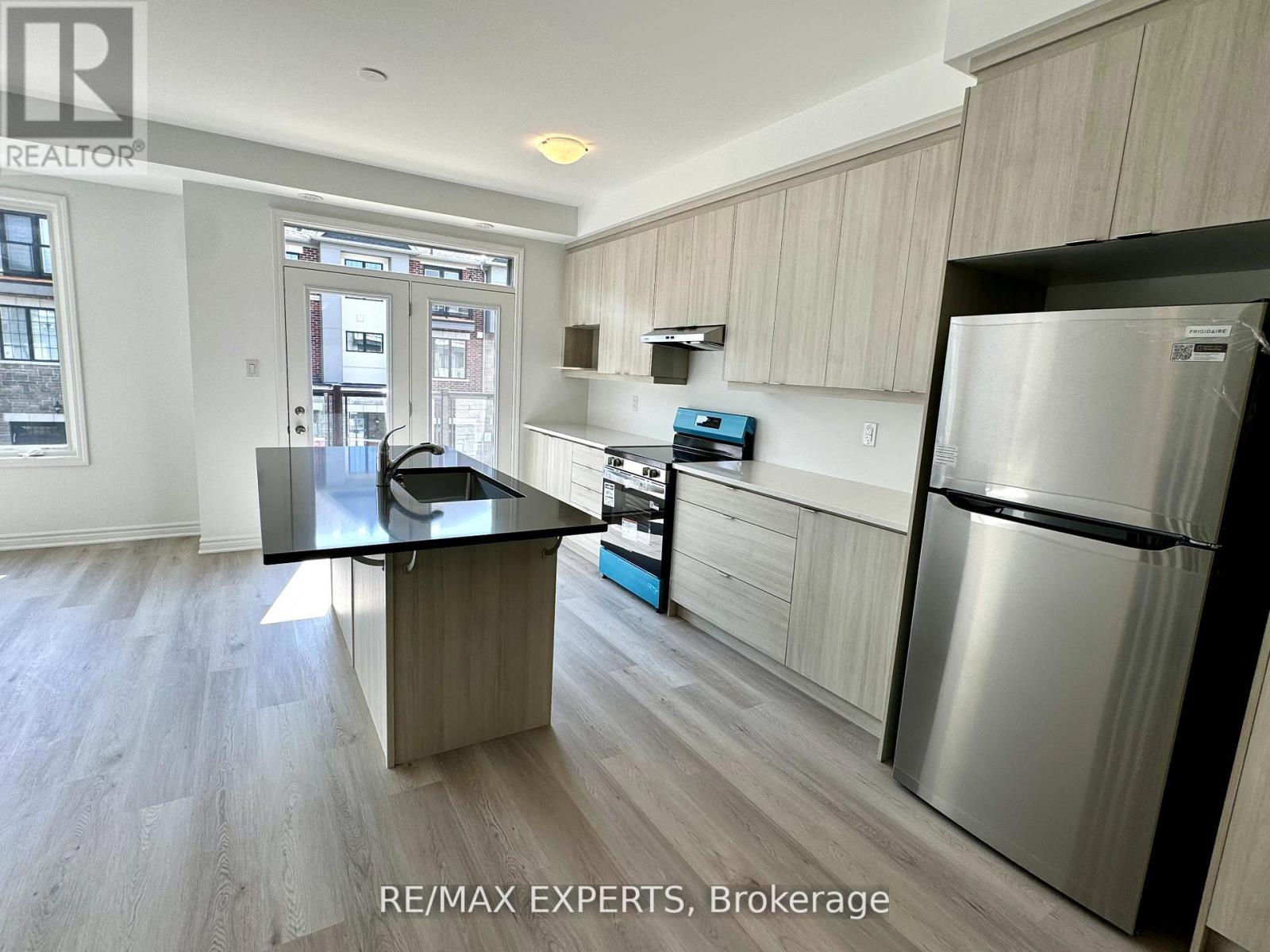 17 Pearen Lane, Barrie, Ontario  L9J 0G5 - Photo 9 - S12485270