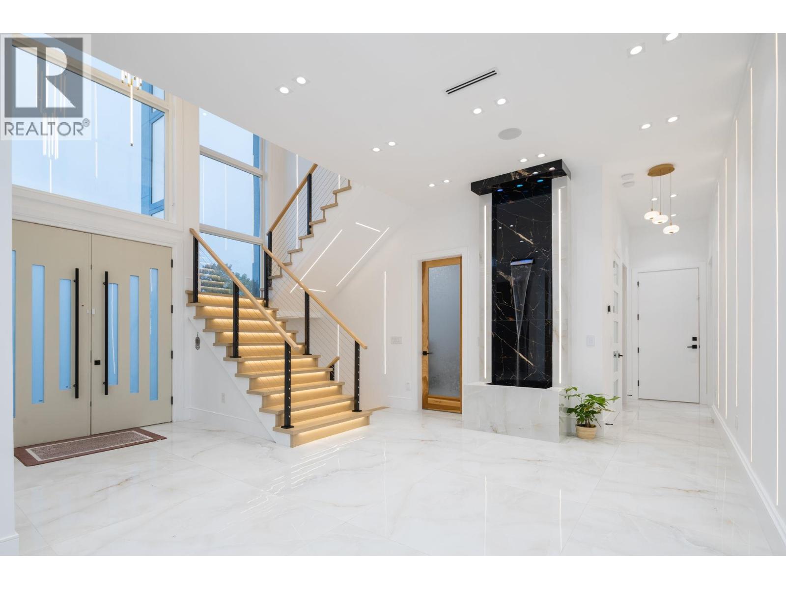 5385 Shelby Court, Burnaby, British Columbia  V5G 1V3 - Photo 3 - R3062404