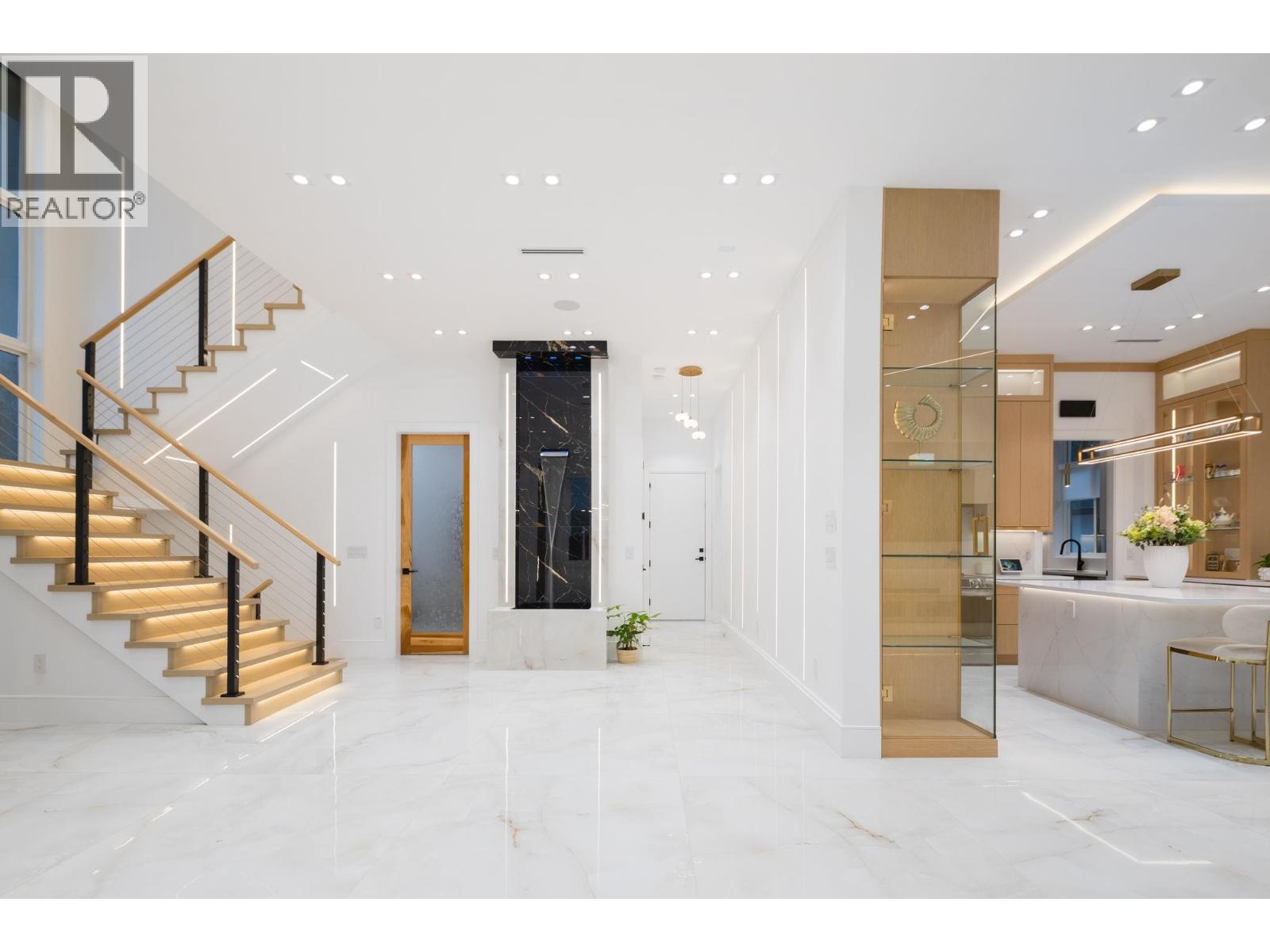 5385 Shelby Court, Burnaby, British Columbia  V5G 1V3 - Photo 8 - R3062404