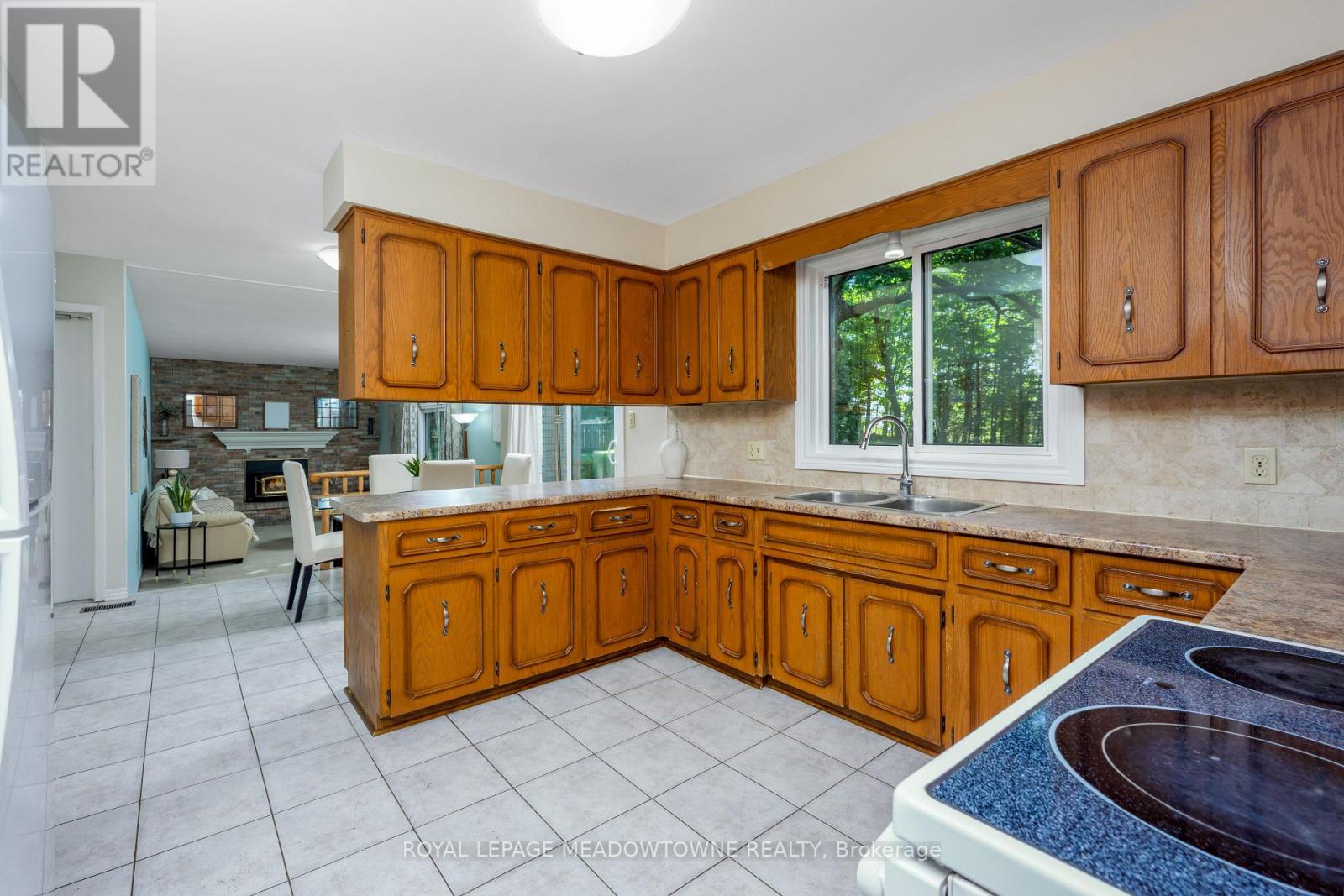 12826 Silvercreek Drive, Halton Hills, Ontario  L7G 4S4 - Photo 11 - W12485171