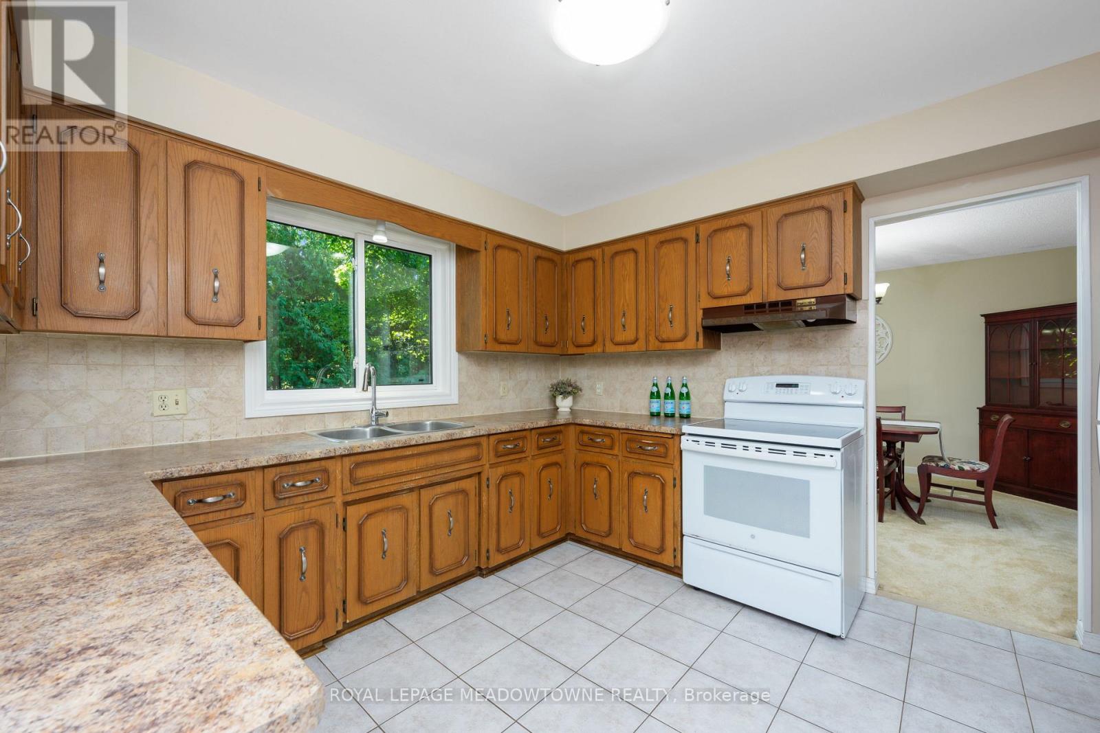 12826 Silvercreek Drive, Halton Hills, Ontario  L7G 4S4 - Photo 12 - W12485171