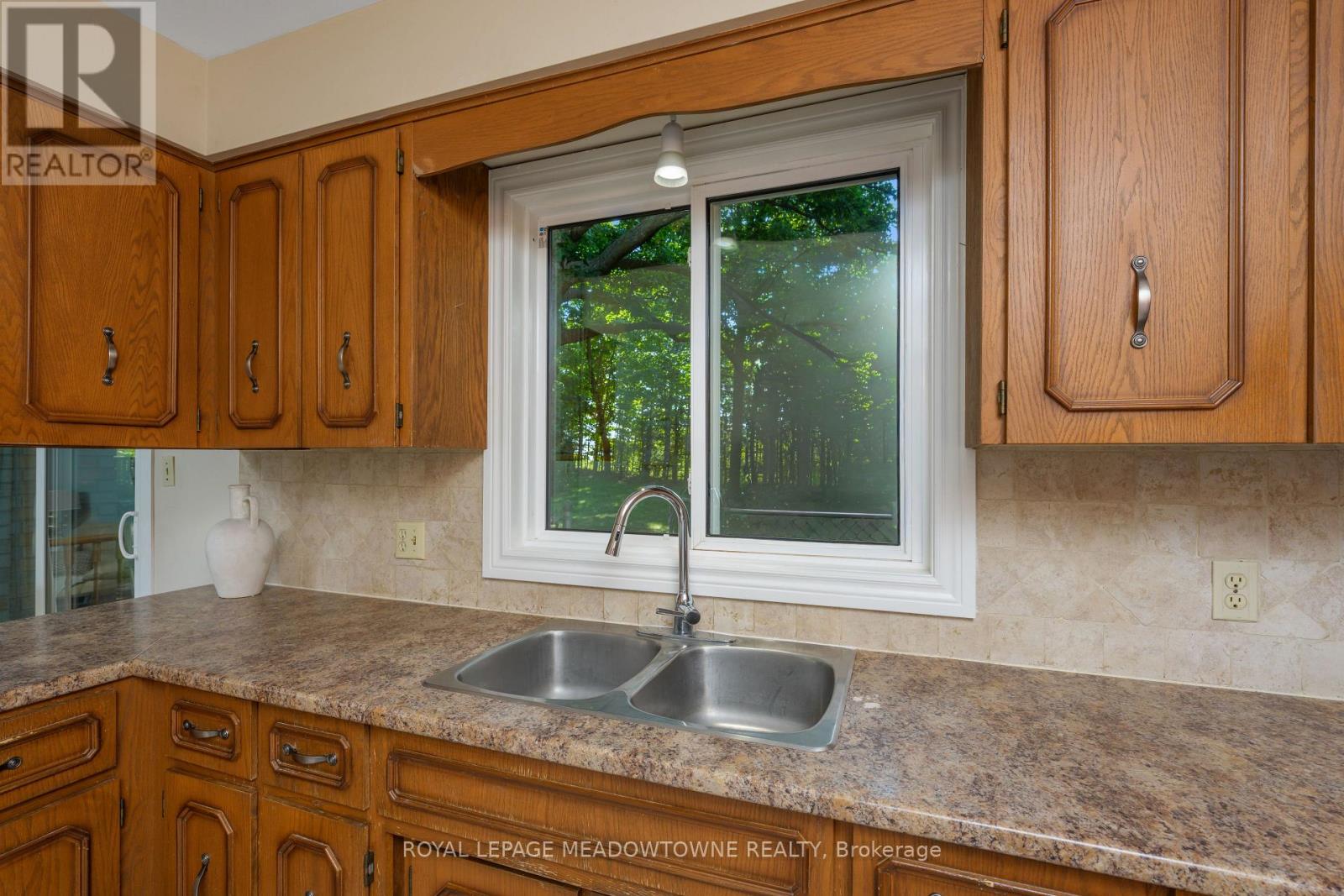 12826 Silvercreek Drive, Halton Hills, Ontario  L7G 4S4 - Photo 13 - W12485171