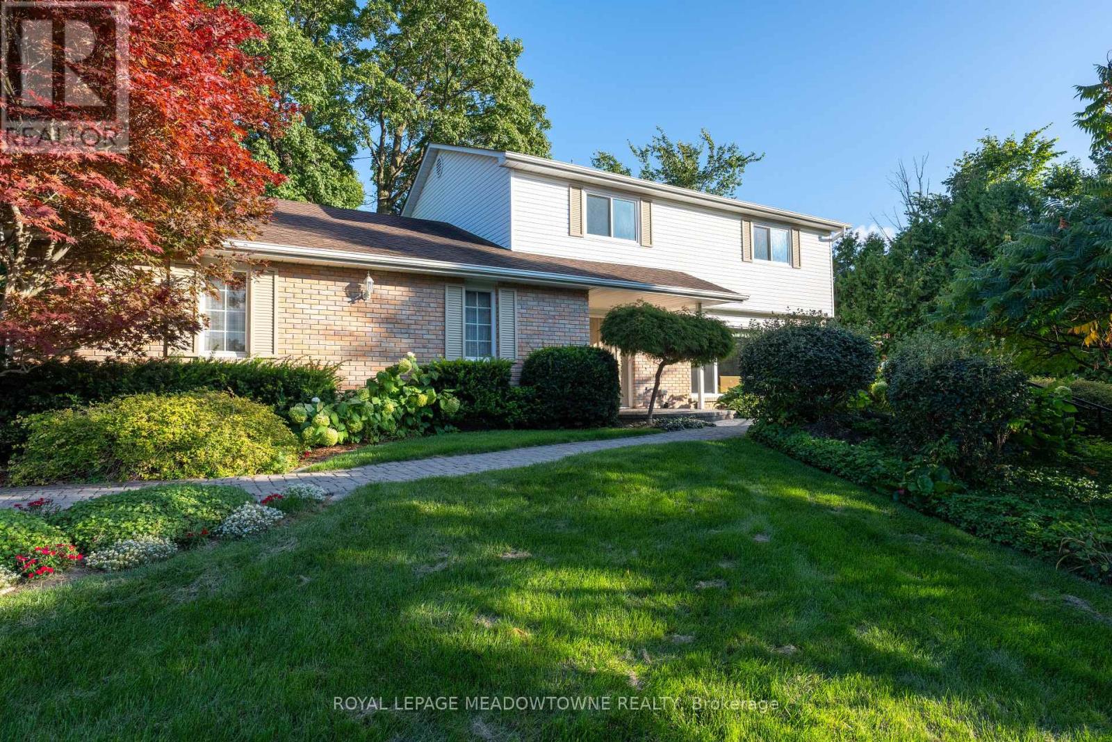 12826 Silvercreek Drive, Halton Hills, Ontario  L7G 4S4 - Photo 2 - W12485171