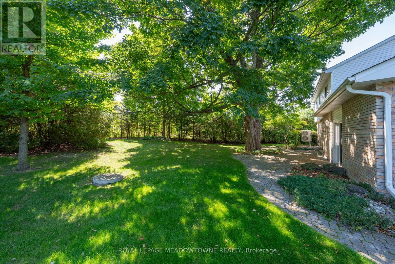 12826 Silvercreek Drive, Halton Hills, Ontario  L7G 4S4 - Photo 37 - W12485171