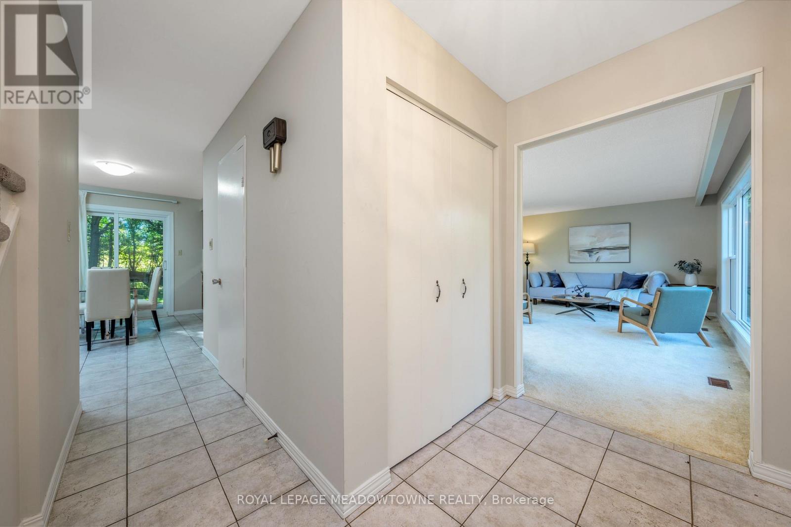 12826 Silvercreek Drive, Halton Hills, Ontario  L7G 4S4 - Photo 6 - W12485171