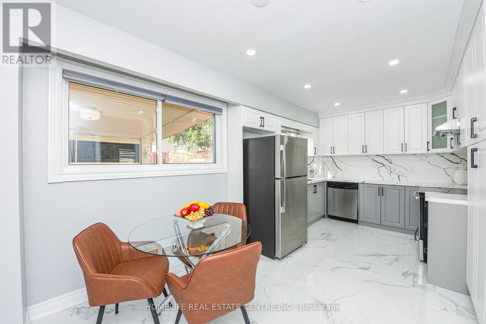 58 Wilton Drive, Brampton, Ontario  L6W 3A1 - Photo 11 - W12485175