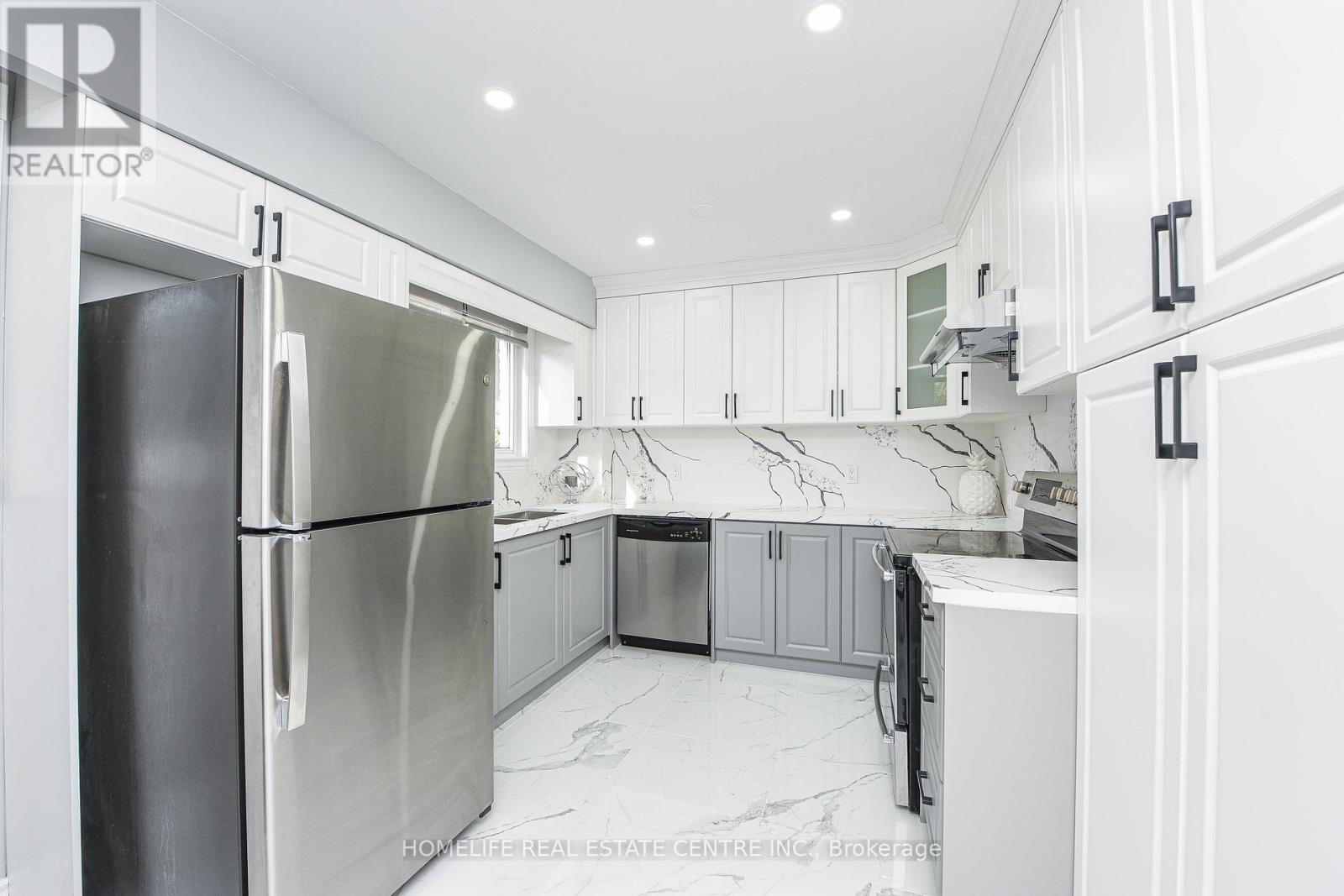 58 Wilton Drive, Brampton, Ontario  L6W 3A1 - Photo 13 - W12485175