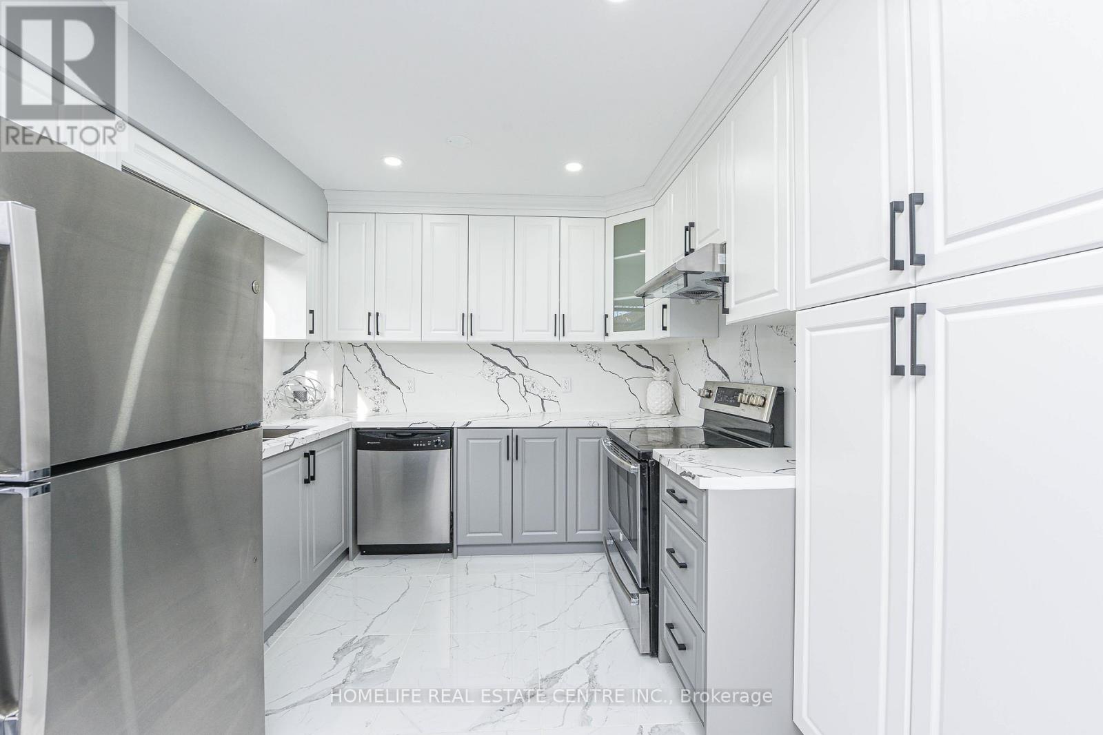 58 Wilton Drive, Brampton, Ontario  L6W 3A1 - Photo 14 - W12485175