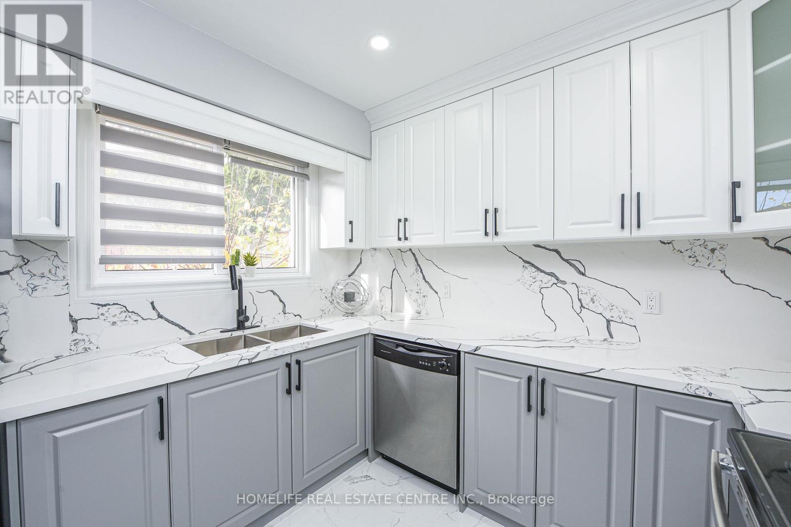 58 Wilton Drive, Brampton, Ontario  L6W 3A1 - Photo 15 - W12485175