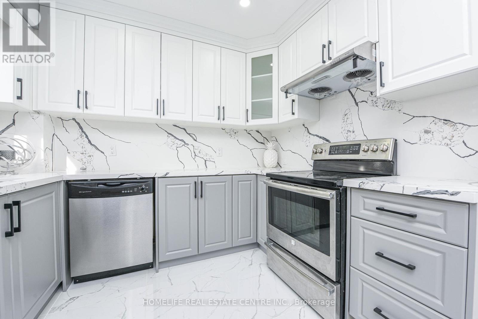 58 Wilton Drive, Brampton, Ontario  L6W 3A1 - Photo 16 - W12485175