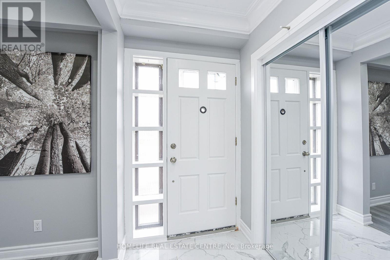 58 Wilton Drive, Brampton, Ontario  L6W 3A1 - Photo 3 - W12485175