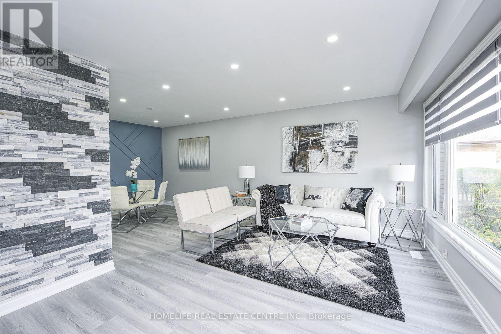 58 Wilton Drive, Brampton, Ontario  L6W 3A1 - Photo 4 - W12485175