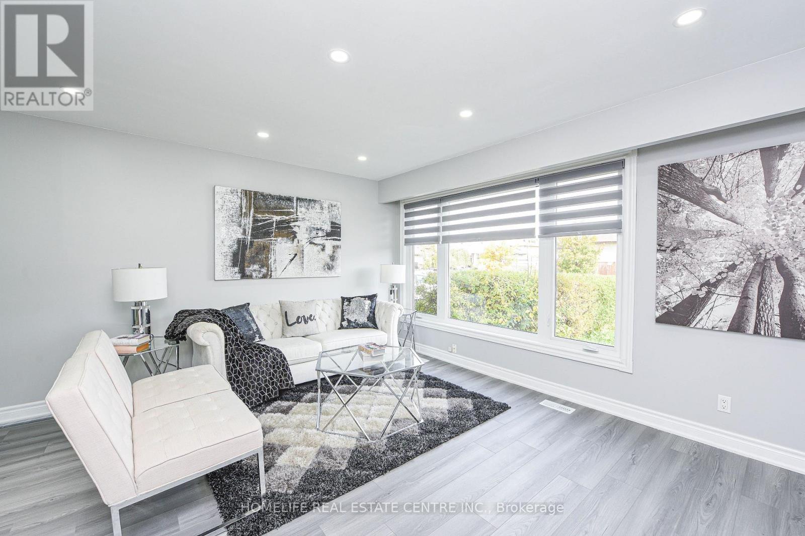 58 Wilton Drive, Brampton, Ontario  L6W 3A1 - Photo 5 - W12485175