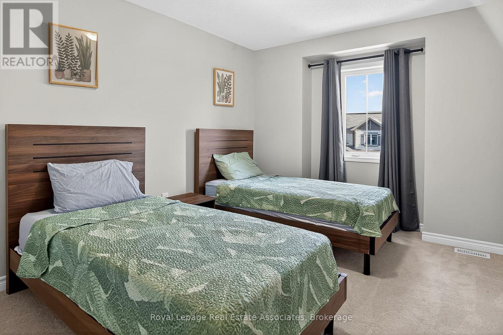 78 Hatt Court, Milton, Ontario  L9T 7K6 - Photo 4 - W12485193