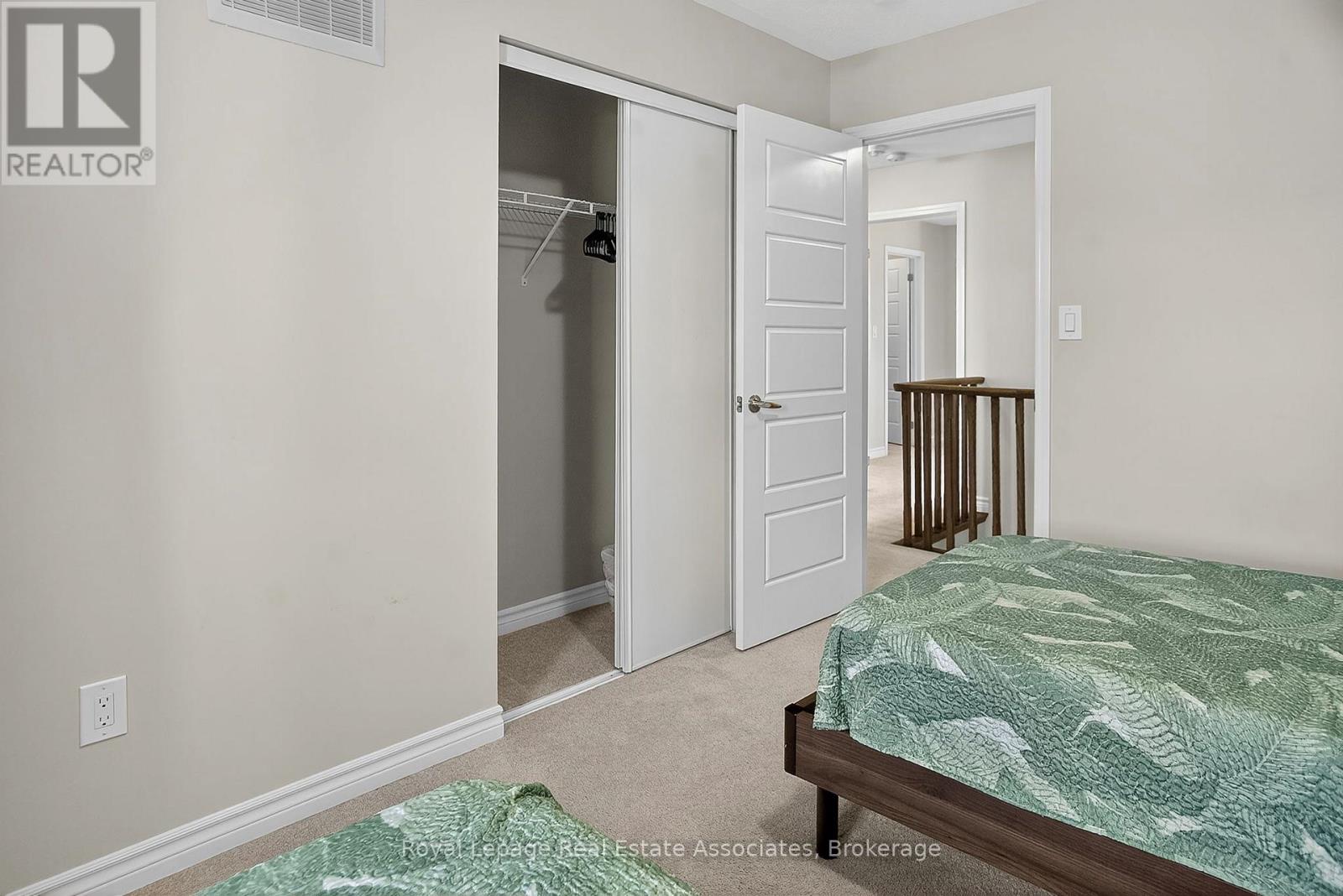 78 Hatt Court, Milton, Ontario  L9T 7K6 - Photo 5 - W12485193